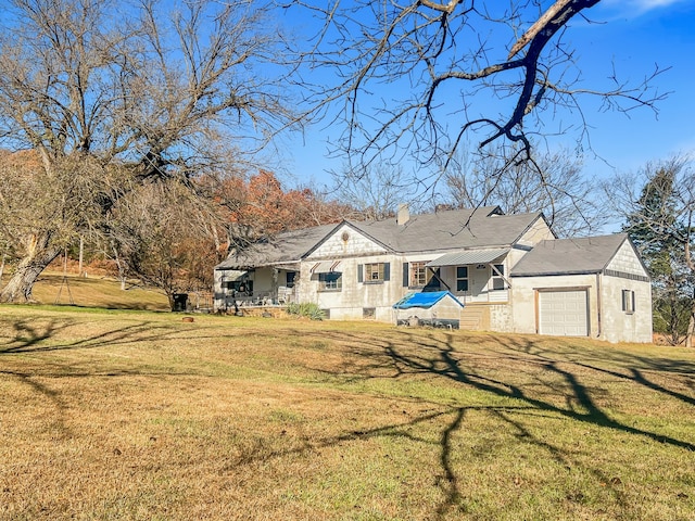 view of front facade featuring a garage and a front yard