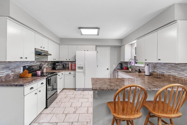 kitchen featuring kitchen peninsula, decorative backsplash, white cabinets, and stainless steel appliances