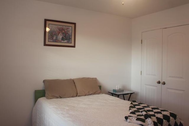 bedroom featuring a closet