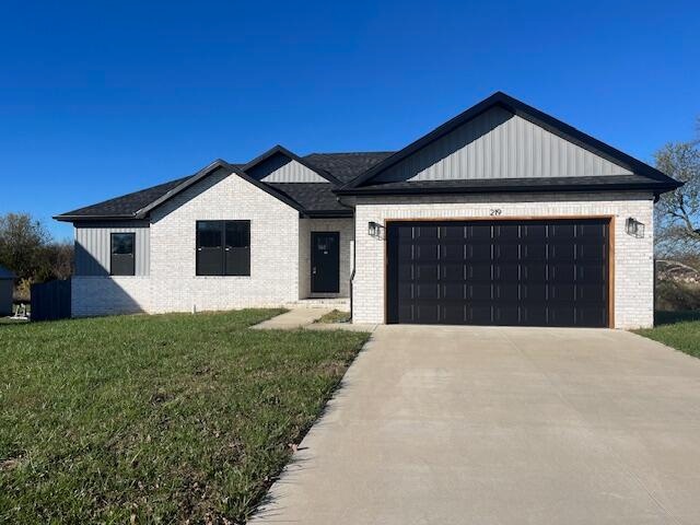 view of front facade featuring a garage and a front lawn