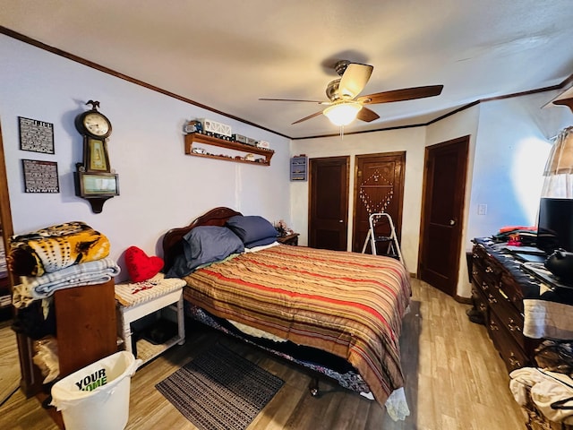 bedroom featuring light hardwood / wood-style flooring, ceiling fan, and crown molding