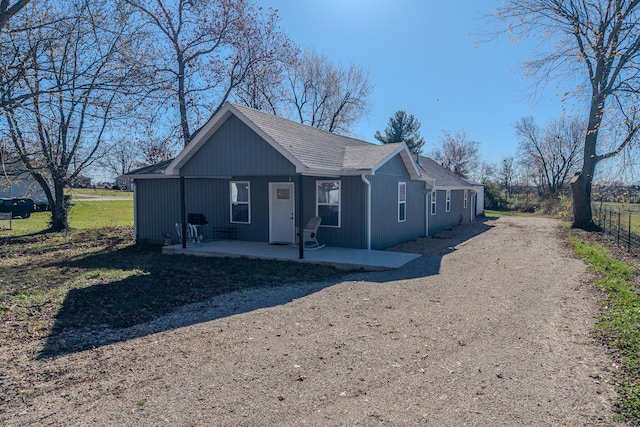 538 W Mack Rd, Seymour, MO 65746 - view of front facade with driveway, covered porch, and roof with shingles