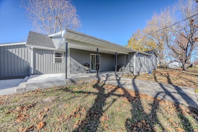 538 W Mack Rd, Seymour, MO 65746 - rear view of house with covered porch, a shingled roof, board and batten siding, and central AC unit