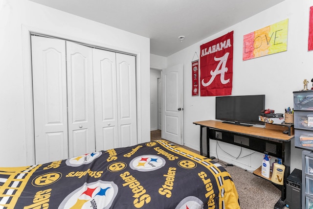 carpeted bedroom featuring a closet