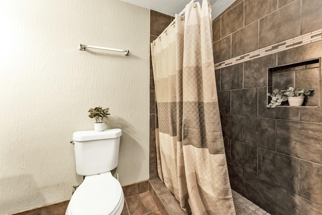 bathroom featuring tile patterned flooring, a shower with curtain, toilet, and a textured ceiling