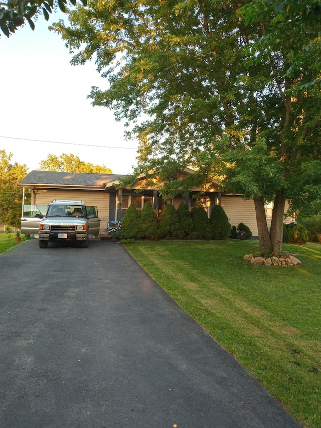 view of front of property with a front yard