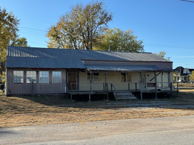 view of front of house with a porch