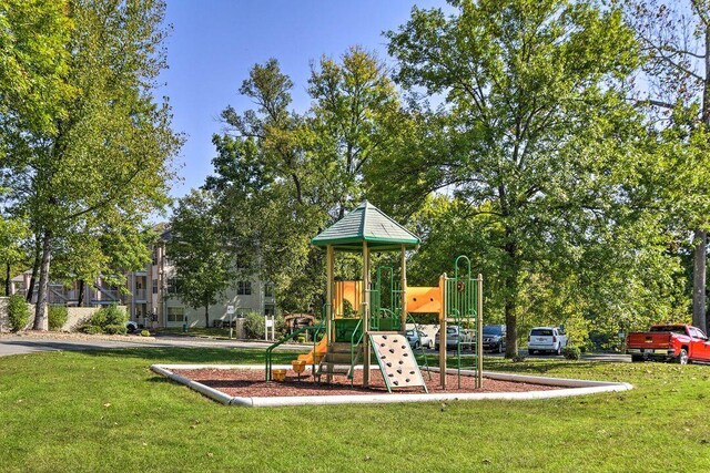 570 Abby Ln Unit 3, Branson, MO 65616 - communal playground featuring a yard