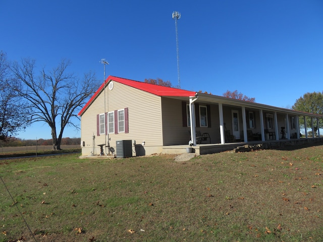 exterior space featuring cooling unit, a porch, and a yard