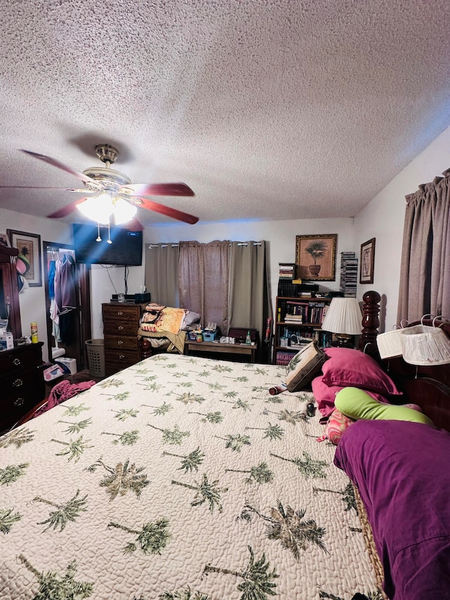 bedroom featuring a textured ceiling and ceiling fan