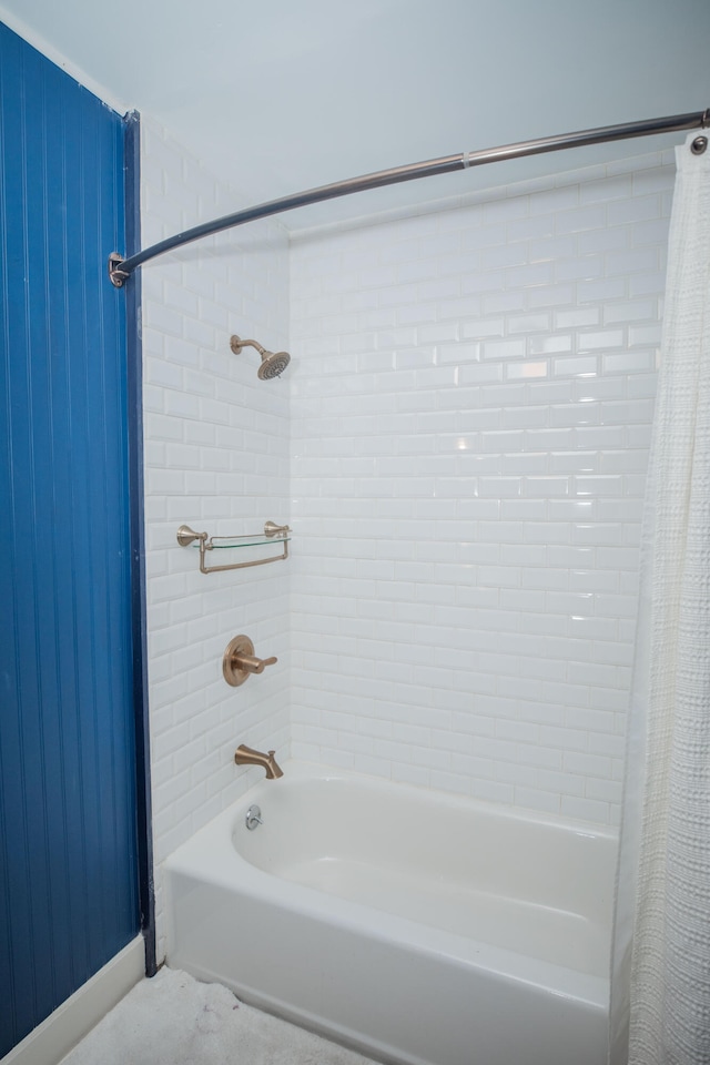 bathroom featuring shower / tub combo