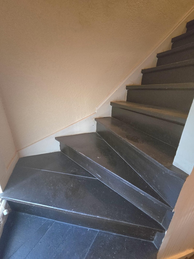 106 N Main St, Greenfield, MO 65661 - view of staircase