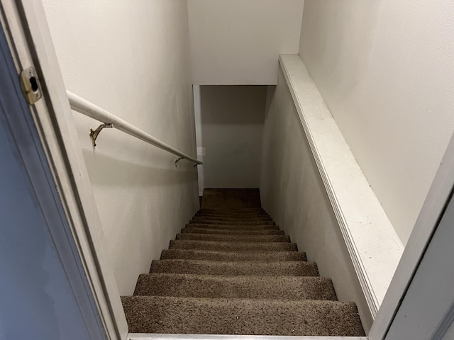 5058 Greenwood Dr, Merriam Woods, MO 65740 - view of stairway