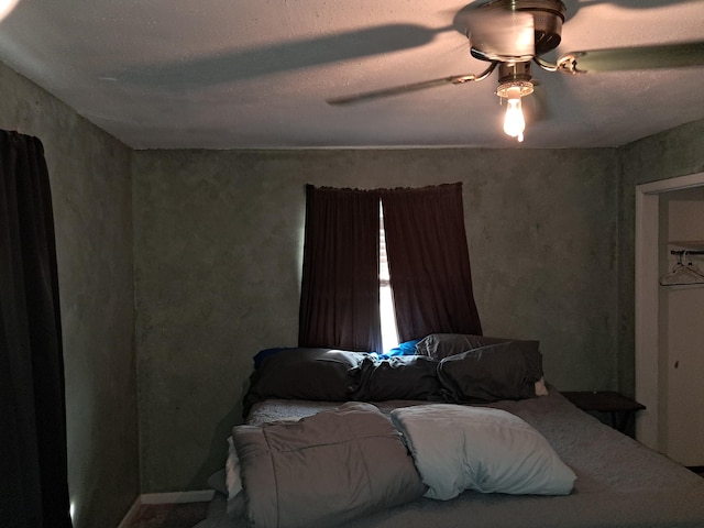 bedroom with ceiling fan