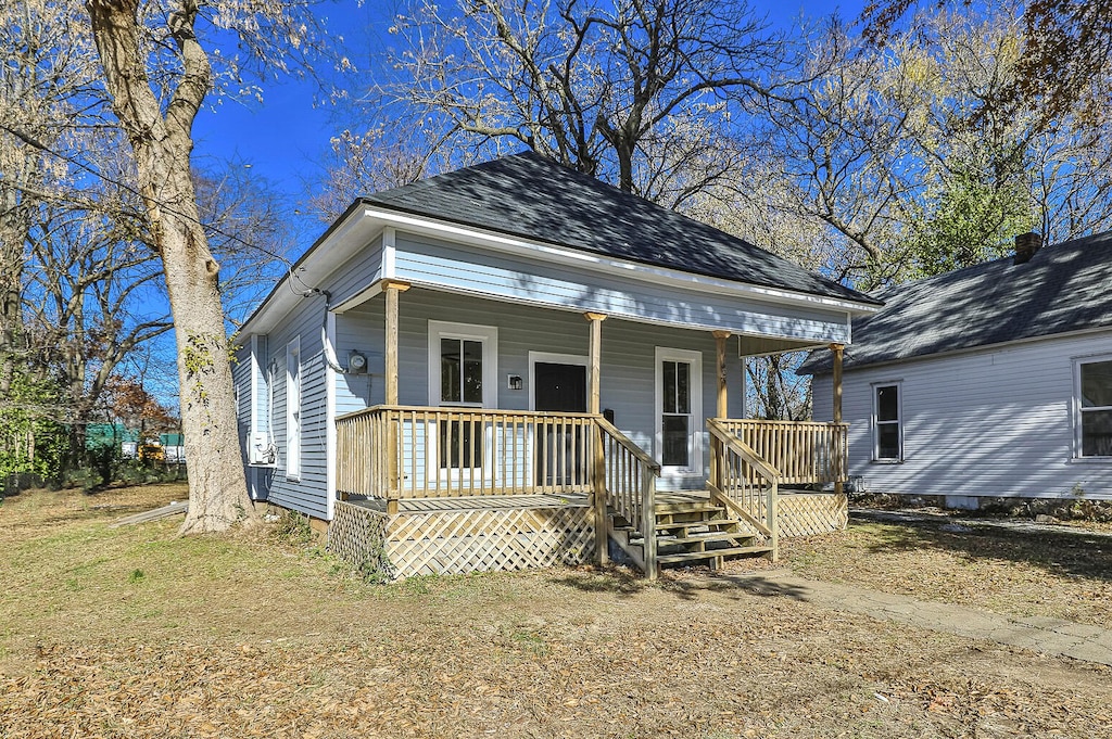 bungalow-style home featuring covered porch