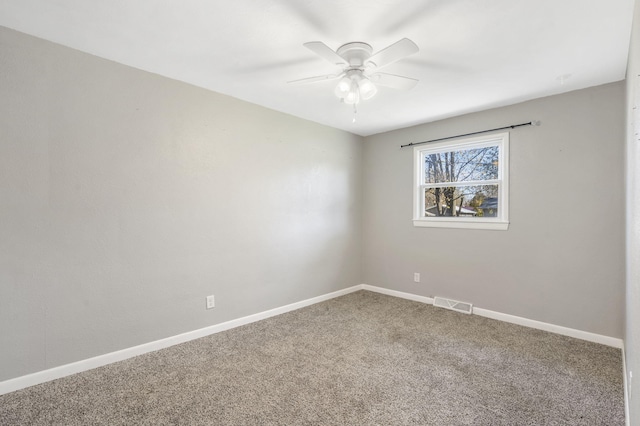 unfurnished room with carpet flooring and ceiling fan