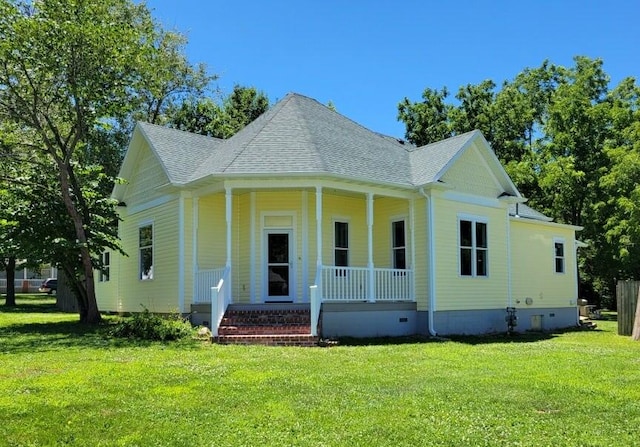 view of front facade with a porch and a front yard