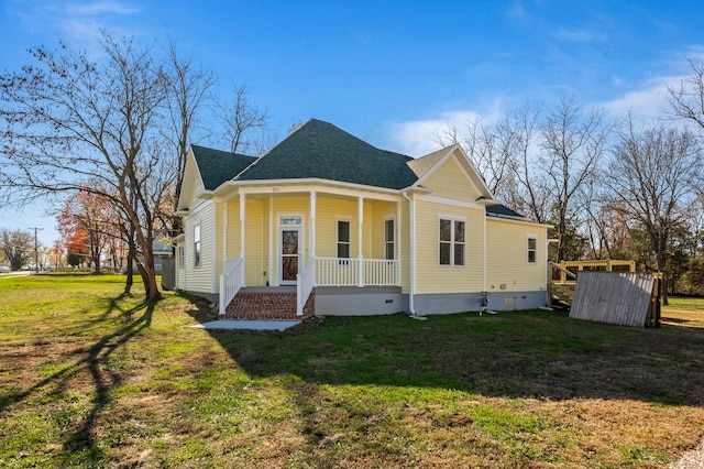 view of front of house with a porch and a front lawn