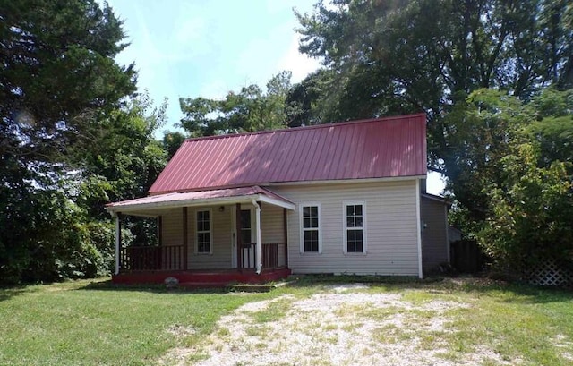 view of front of home featuring a porch and a front lawn