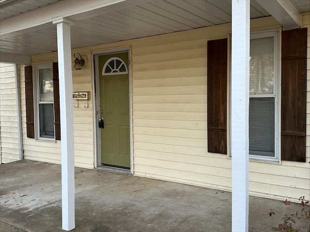 doorway to property with covered porch