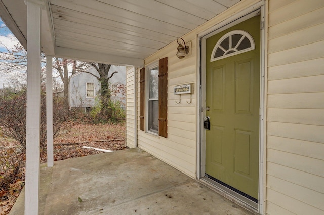 doorway to property with covered porch