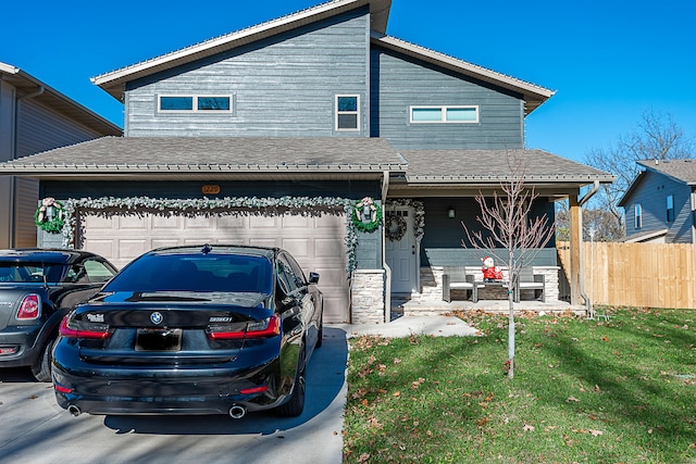 view of front of home featuring a front yard and a garage