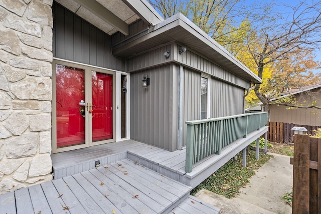 entrance to property featuring a wooden deck