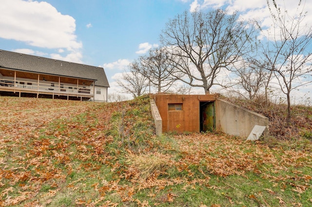 view of outbuilding