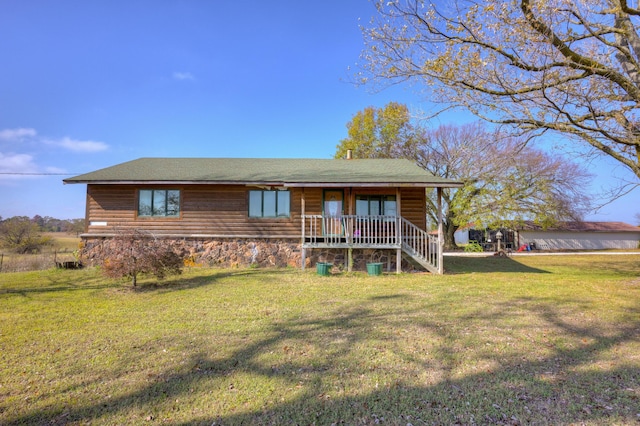 view of front of house featuring a front yard