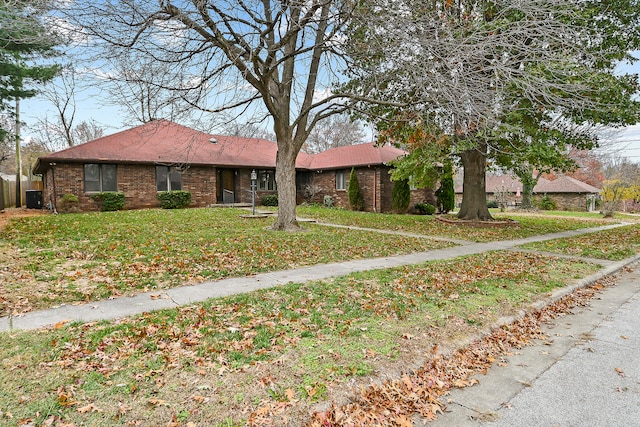 ranch-style home featuring a front lawn