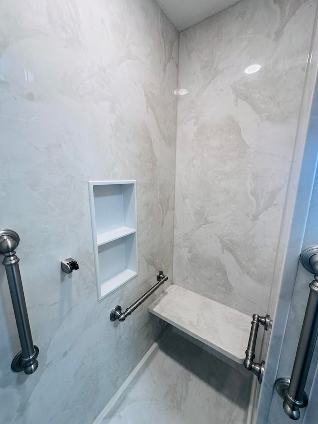 bathroom featuring a tile shower