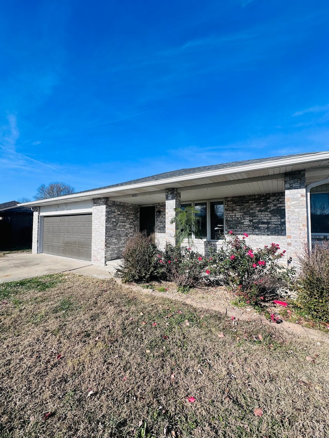 ranch-style home featuring a garage