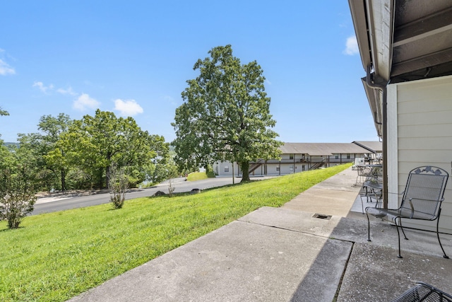 view of yard featuring a patio