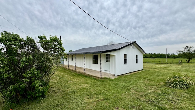 view of side of property featuring a yard