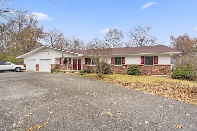 single story home featuring a garage