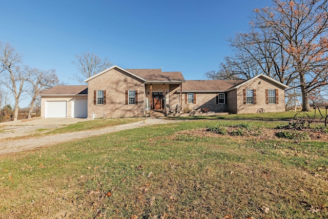 view of front of home featuring a front yard and a garage