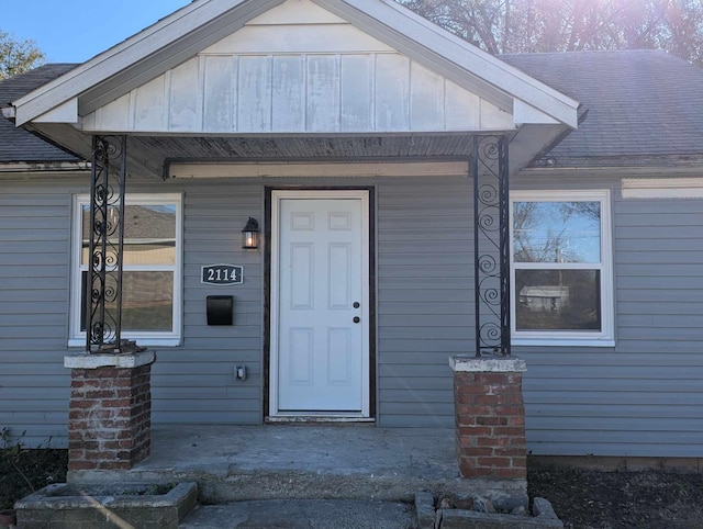 doorway to property with covered porch