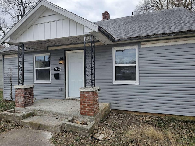 view of front of property featuring a porch