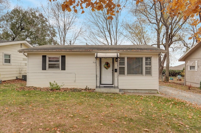 view of front of house with a front lawn