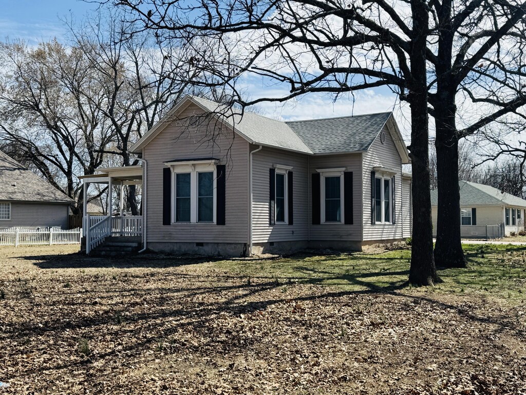 400 S E St, Mount Vernon, MO 65712