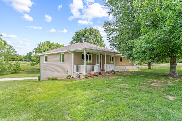 view of front of property featuring a porch and a front yard