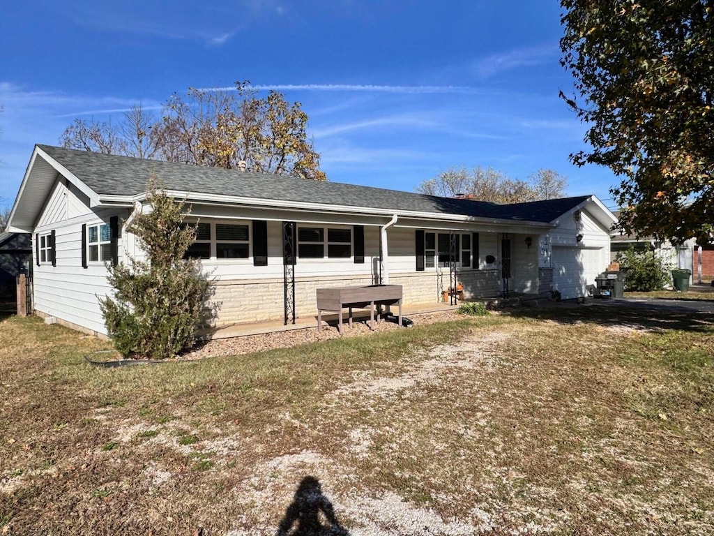 rear view of house featuring a yard