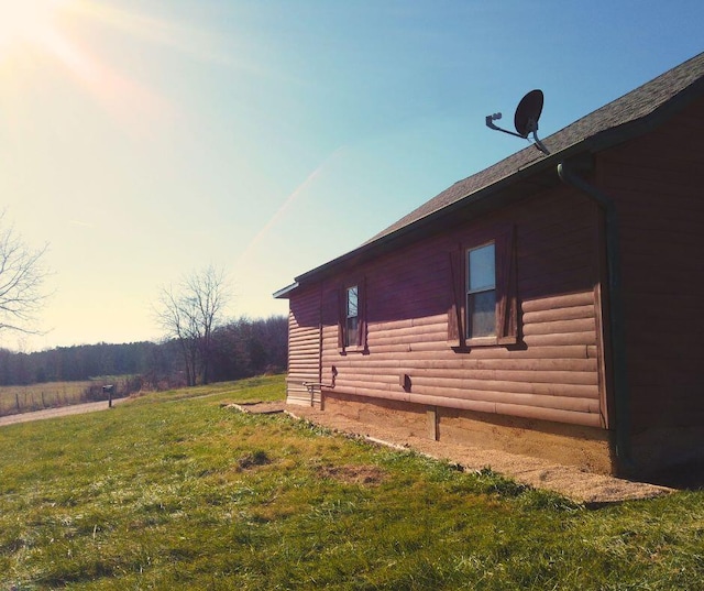 view of side of property featuring a yard