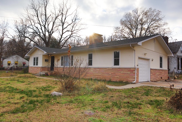 single story home featuring a front yard and a garage