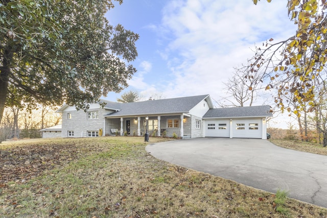 view of front facade featuring a front lawn and a porch