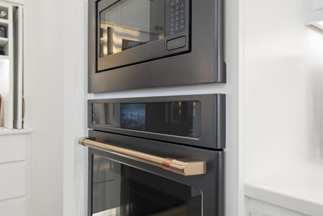 room details with oven and built in microwave