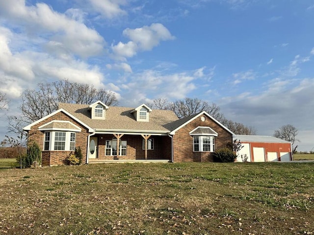 view of front of home featuring a front yard and a garage