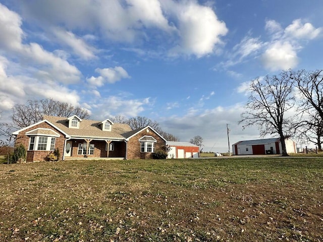 view of front facade featuring a porch and a front yard