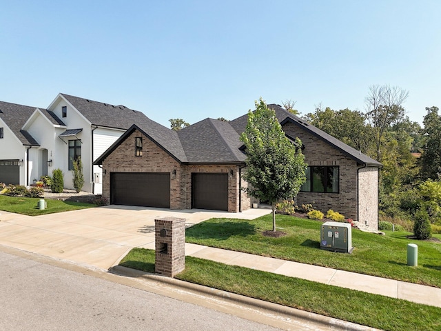 view of front facade featuring a front lawn and a garage