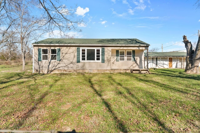 view of front of property with a front yard